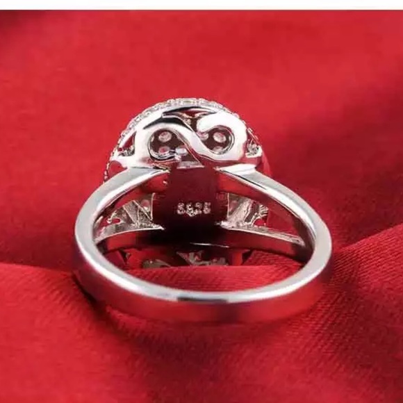 Luxury 925 Silver Unique Design Diamond Ring New - Picture 8 of 9